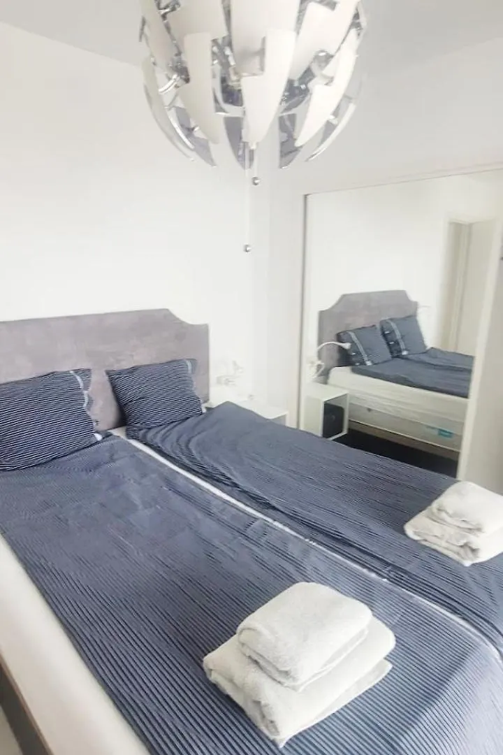 Apartment Delightful 2 Bed, Pueblo Evita Benalmadena